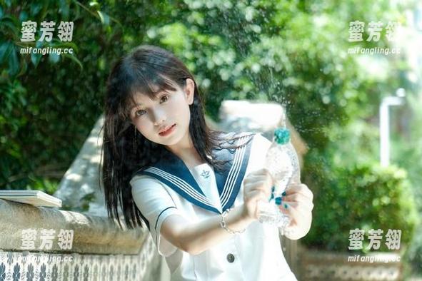51在线吃瓜，最新资源上线，快来围观瓜田里的那些事！