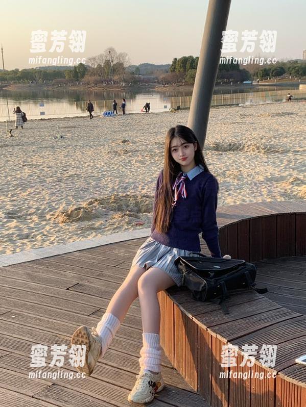 当校园成了大舞台，观看51每日吃瓜划重点！