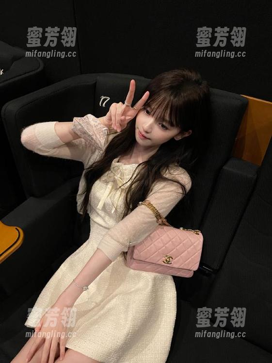 看完91i吃瓜中心的新闻，我真感受到永不迷路的惬意，简直停不下来！