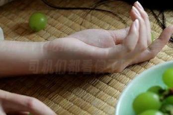 91吃瓜免费送你一堆黑料，老司机们都看傻了眼！