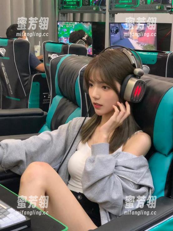 当老哥在www.黑料app刷到你的前任…心里正奇妙！
