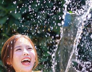 在‘zzzttt.com’上在线围观：瓜获取的正确姿势？