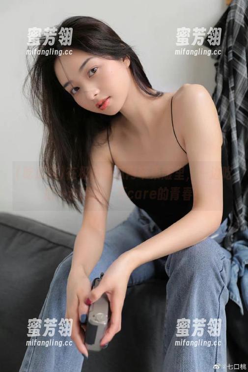 在极品吃瓜网苹果版里，一边吃瓜一边翻滚，不care的青春！