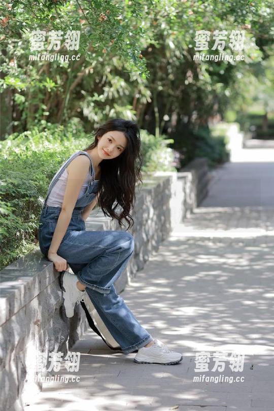 逃离日常：跟我一起在‘我要吃瓜’的线路上搜黑料吧！