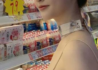 今日吃瓜事件又来了，黑料不打烊，我在永不迷路的路上等八卦。