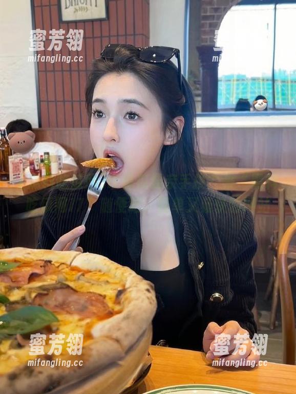 谁说瓜要亲手挑？来“黑料吃瓜网77”随便吃，简单又畅快的网站